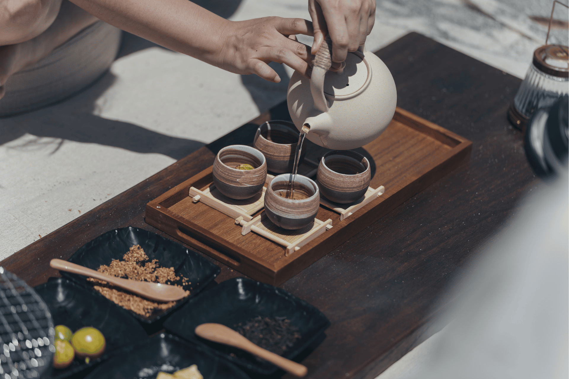 茶覺石光